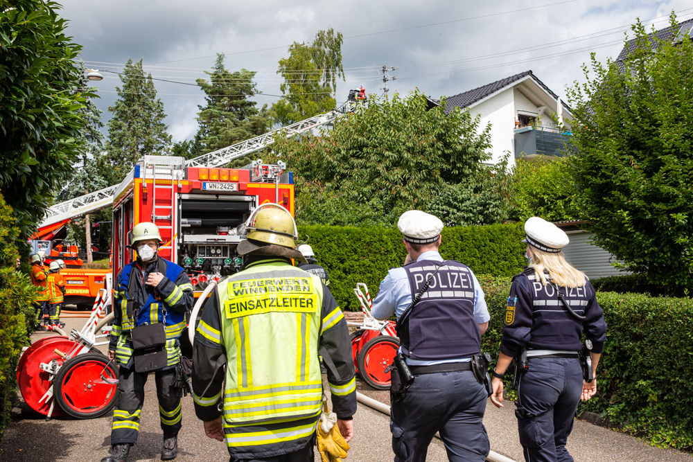 Winnenden Dachstuhlbrand in Mehrfamilienhaus Polizeibericht Rems