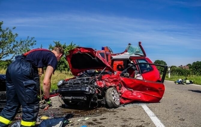 Frontalzusammenstoss auf der L 1147 - mehrere Verletzte - Bild 12_11