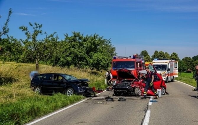 Frontalzusammenstoss auf der L 1147 - mehrere Verletzte - Bild 14_13