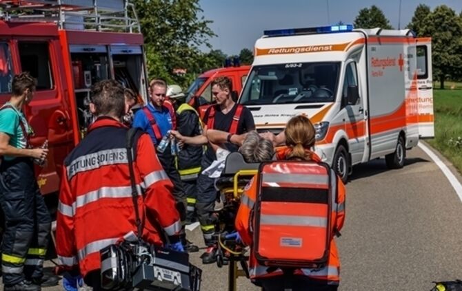 Frontalzusammenstoss auf der L 1147 - mehrere Verletzte - Bild 15_14