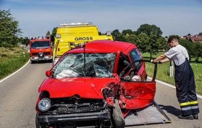 Frontalzusammenstoss auf der L 1147 - mehrere Verletzte - Bild 18_17