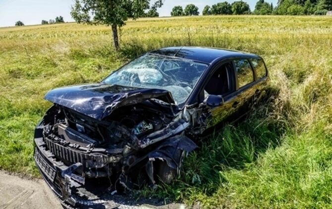 Frontalzusammenstoss auf der L 1147 - mehrere Verletzte - Bild 19_18