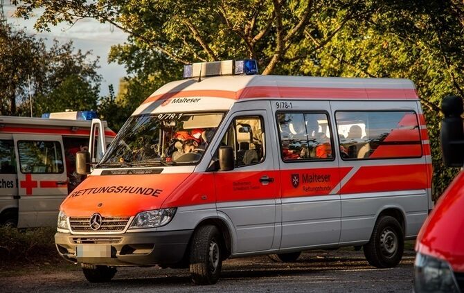 Frau seit Dienstag vermisst Hundestaffeln suchen - Bild 07_1