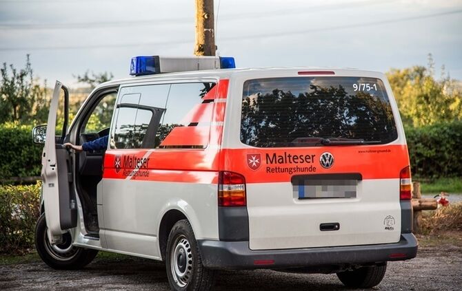 Frau seit Dienstag vermisst Hundestaffeln suchen - Bild 08_6