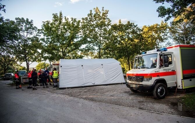 Frau seit Dienstag vermisst Hundestaffeln suchen - Bild 01_10