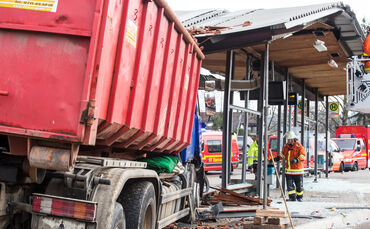 Schwerer Lkw-Unfall_0