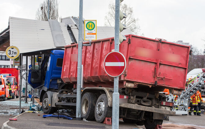 Schwerer Lkw-Unfall_5