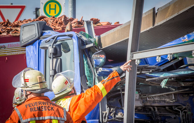 Schwerer Lkw-Unfall_8
