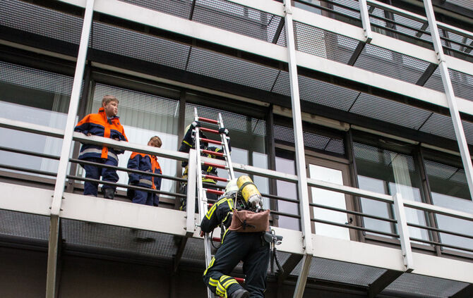 Große Feuerwehrübung bei Stihl Neustadt - Bild 25_21