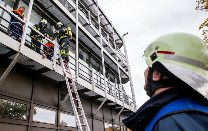Große Feuerwehrübung bei Stihl Neustadt - Bild 30_25