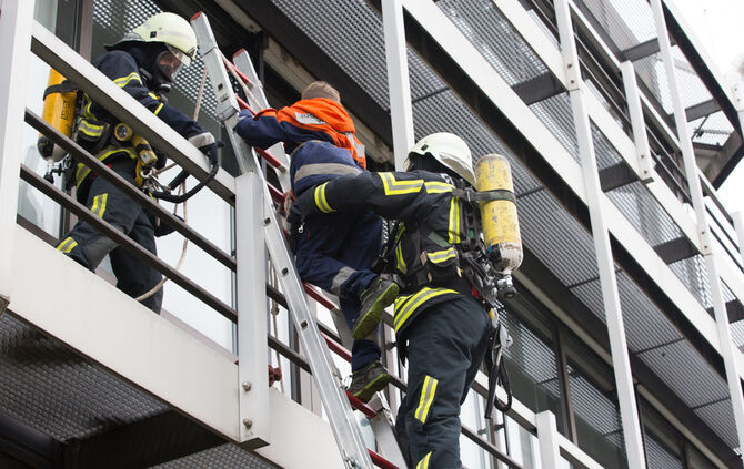 Große Feuerwehrübung bei Stihl Neustadt - Bild 32_27