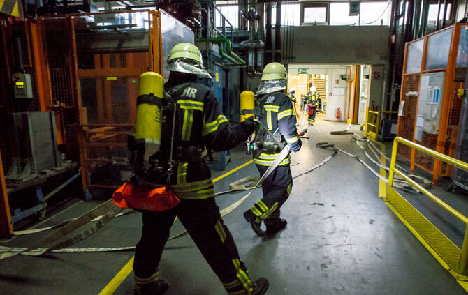 Große Feuerwehrübung bei Stihl Neustadt - Bild 59_47