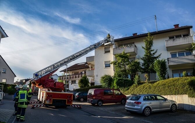 Essen auf dem Herd loest Feuerwehreinsatz aus - Bild 07_6