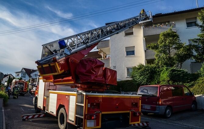 Essen auf dem Herd loest Feuerwehreinsatz aus - Bild 10_9