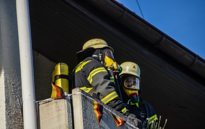 Essen auf dem Herd loest Feuerwehreinsatz aus - Bild 14_13