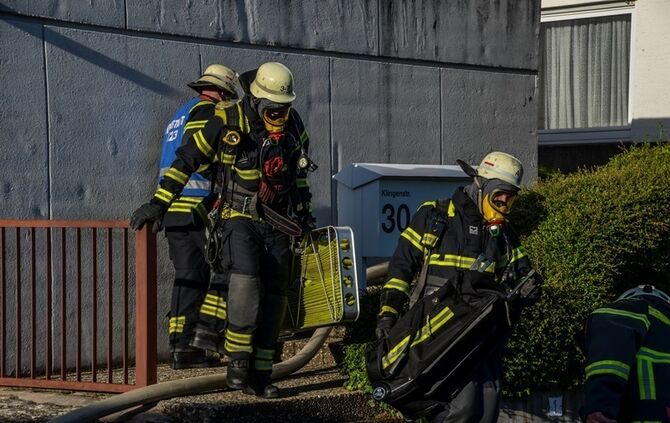 Essen auf dem Herd loest Feuerwehreinsatz aus - Bild 18_17