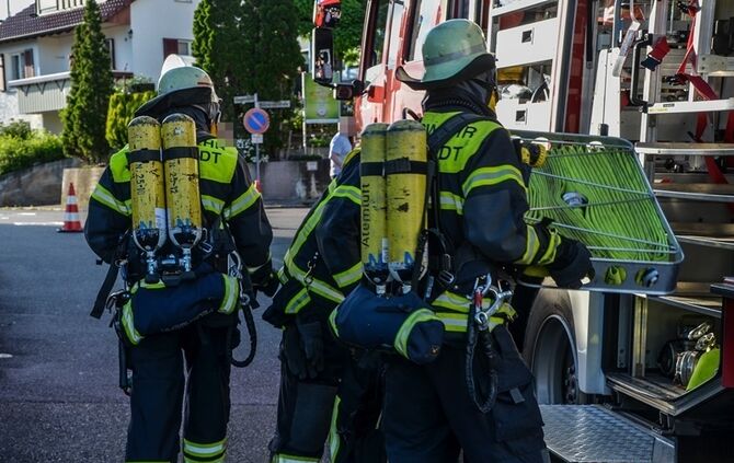 Essen auf dem Herd loest Feuerwehreinsatz aus - Bild 19_18