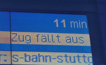 S-Bahnstreik Bahnstreik Streik Bahn S-Bahn GDL Anzeigetafel Symbol Symbolbild Symbolfoto