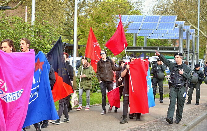 Treffen in Stuttgart: AfD-Jugend, Identitäre und das freundliche Gesicht  des NS - Nachrichten aus Stuttgart - Zeitungsverlag Waiblingen