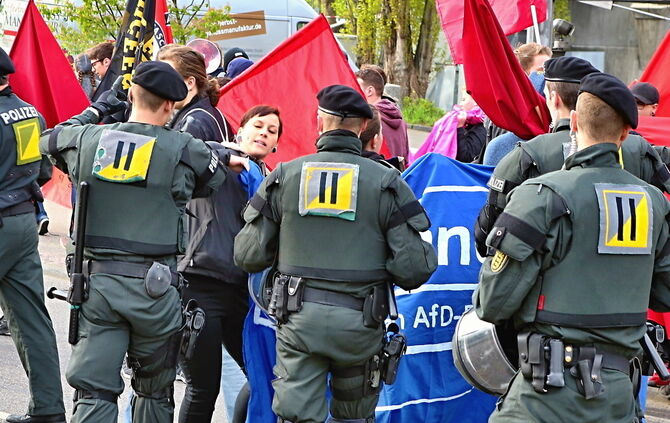 Treffen in Stuttgart: AfD-Jugend, Identitäre und das freundliche Gesicht  des NS - Nachrichten aus Stuttgart - Zeitungsverlag Waiblingen