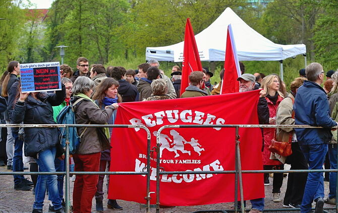 Treffen in Stuttgart: AfD-Jugend, Identitäre und das freundliche Gesicht  des NS - Nachrichten aus Stuttgart - Zeitungsverlag Waiblingen