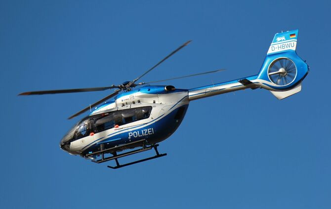 Blaulicht Polizei Hubschrauber_0
