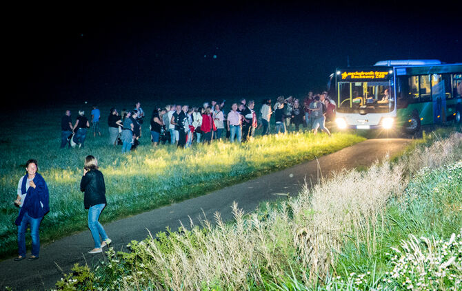 Autofahrer verunglückt und Bus festgefahren - Bild 06_5