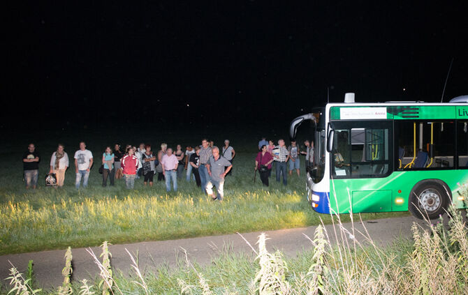 Autofahrer verunglückt und Bus festgefahren - Bild 08_7