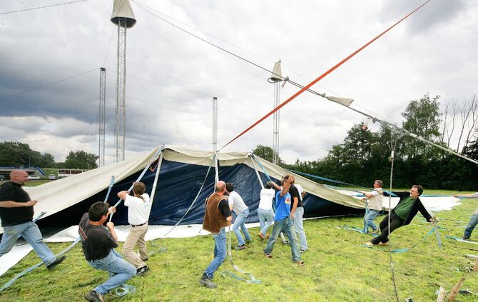 2007_Zeltspektakel_Aufbau_Habermann_9