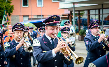 Festumzug -  Welzheimer Feuerwehrfest durch die Innenstadt - Bild 01_0