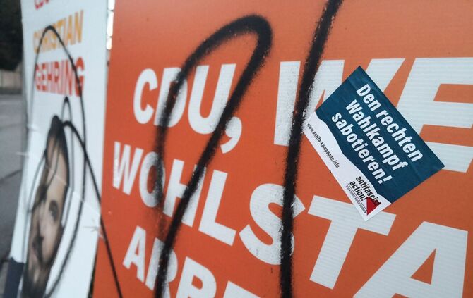Wahlplakate zerstört