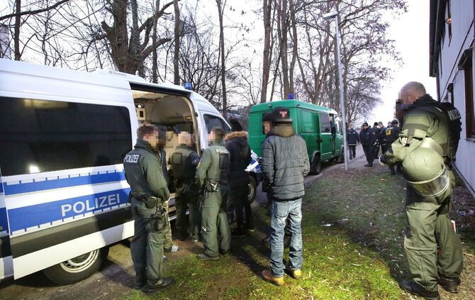 Razzia Asylbewerberheim Leutenbach_11