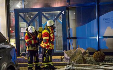 Gebäudevollbrand in Welzheim sorgt für nächtlichen Großeinsatz der Feuerwehr