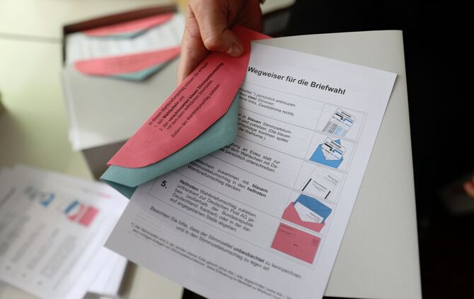 Briefwahl Wahl Bundestagswahl Wahlunterlagen Briefwahlunterlagen Symbol Symbolbild Symbolfoto