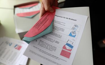 Briefwahl Wahl Bundestagswahl Wahlunterlagen Briefwahlunterlagen Symbol Symbolbild Symbolfoto