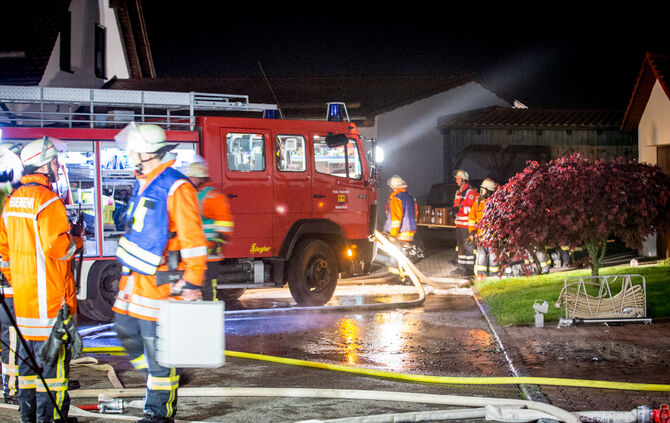 Garagenbrand weitete sich aus - Bild 07_7