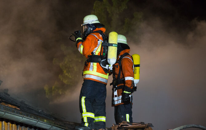 Garagenbrand weitete sich aus - Bild 08_8