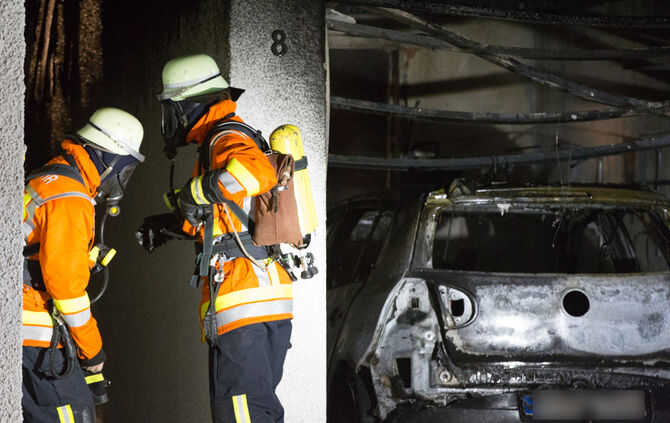 Garagenbrand weitete sich aus - Bild 09_9