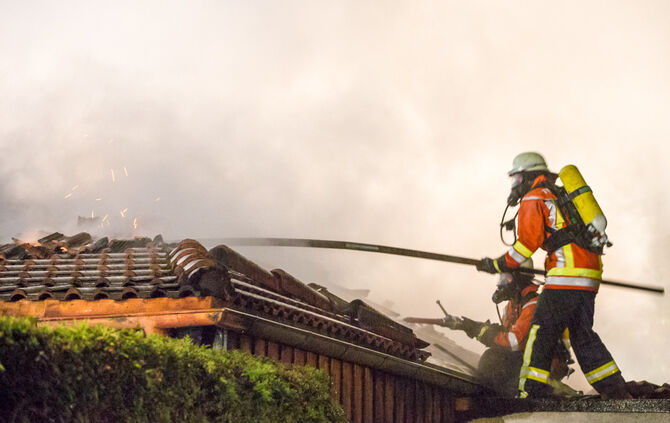 Garagenbrand weitete sich aus - Bild 17_16