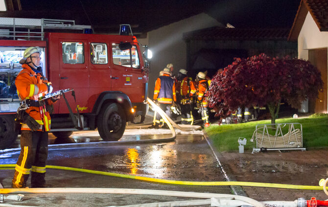 Garagenbrand weitete sich aus - Bild 18_17