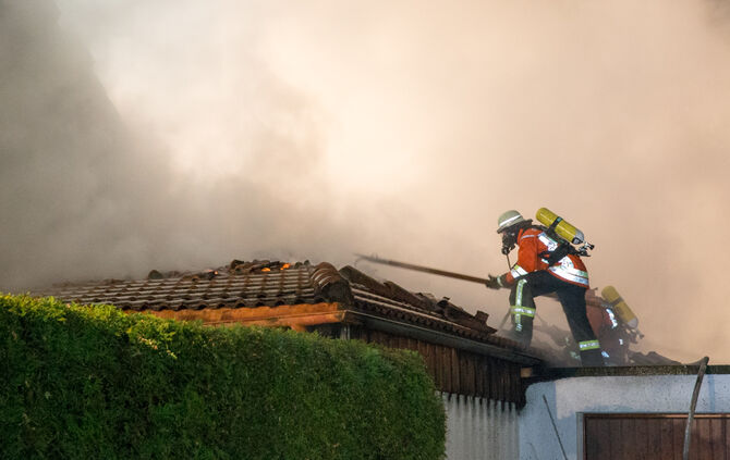 Garagenbrand weitete sich aus - Bild 20_19