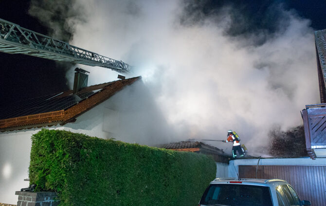Garagenbrand weitete sich aus - Bild 23_22