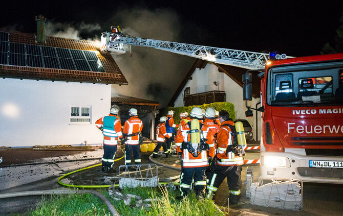 Garagenbrand weitete sich aus - Bild 24_23