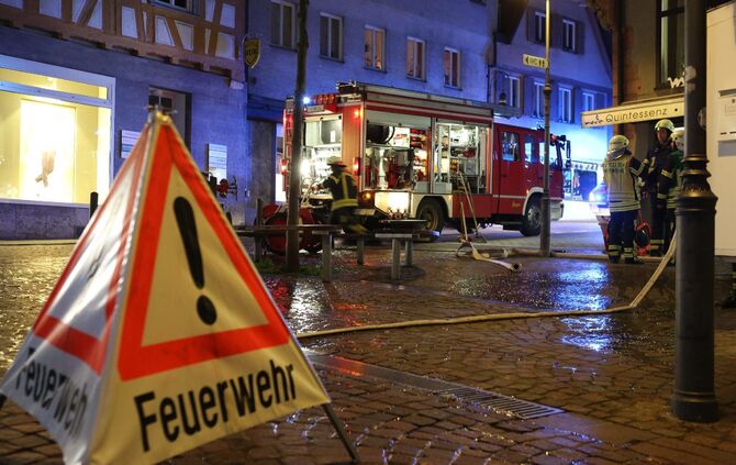 Mülltonnen brennen in der Innenstadt_1