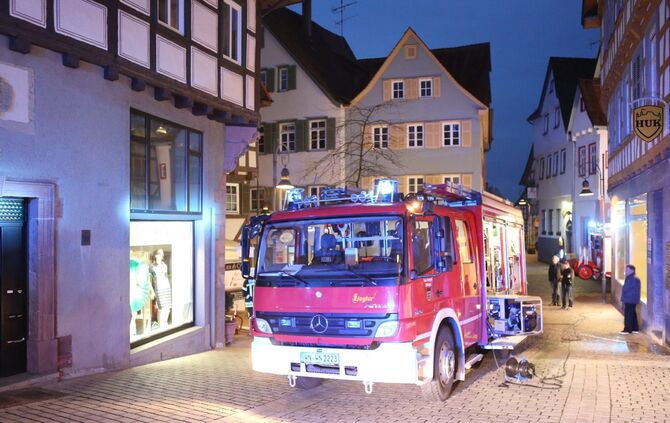 Mülltonnen brennen in der Innenstadt_7