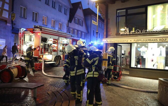 Mülltonnen brennen in der Innenstadt_10