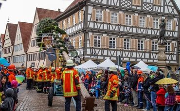 Winnenden:Maibaumaufstellen der Freiwilligen Feuerwehr Winnenden
