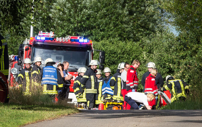 Traktor kippt auf Landwirt_1