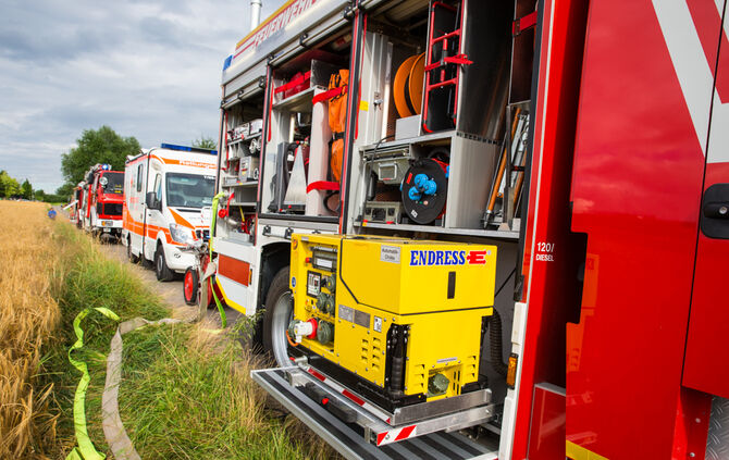 Traktor kippt auf Landwirt_5