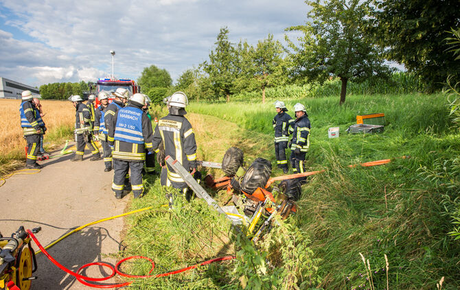 Traktor kippt auf Landwirt_22